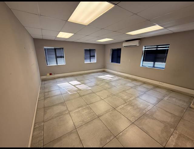 380M² WAREHOUSE TO LET IN PAROW INDUSTRIAL